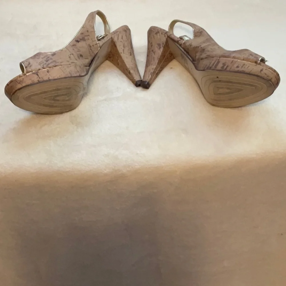 FIONI Clothing Tan and Gold Heels Slingback